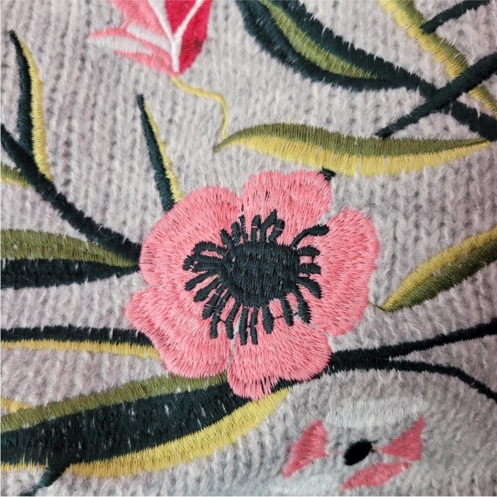 Romeo & Juliet Couture Sweater - Picture 4 of 8